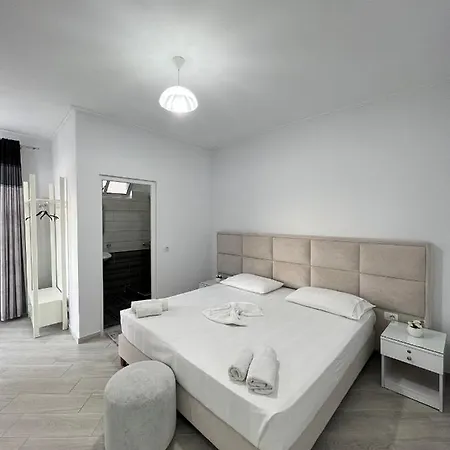 Gjoka Apartments, In Front Of Bougainville Bay Sarandë Exterior foto