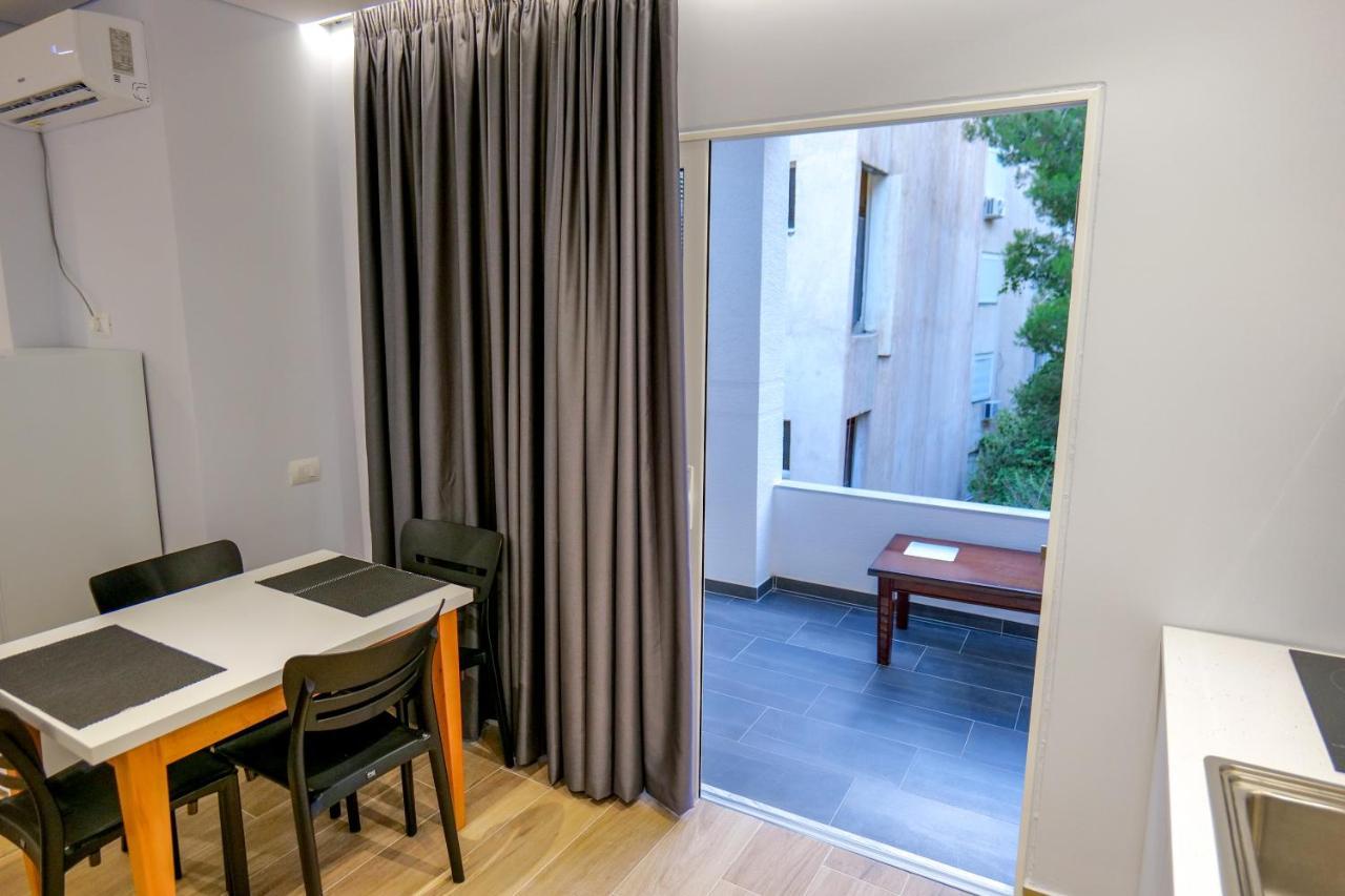 Gjoka Apartments, In Front Of Bougainville Bay * Sarandë